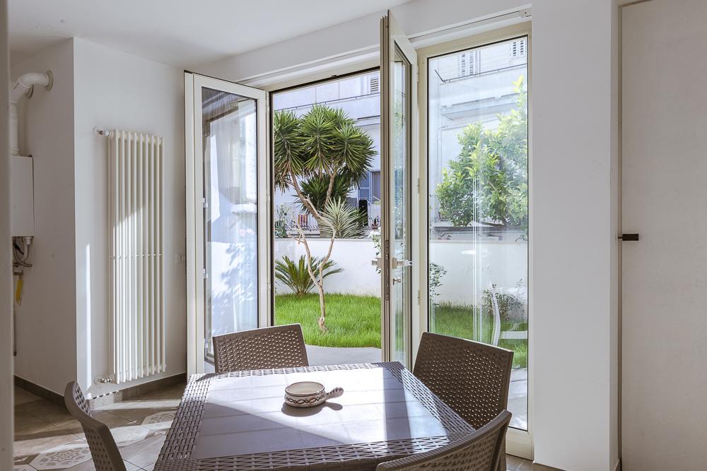 A Due Passi Dal Centro Bed & Breakfast อัลเบโรเบลโล ภายนอก รูปภาพ